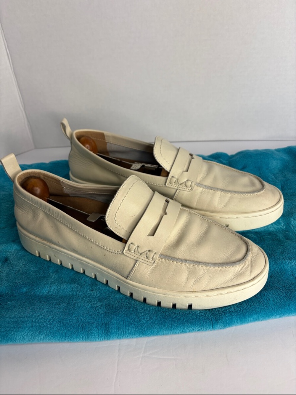 Vionic Cream Uptown Leather Loafer